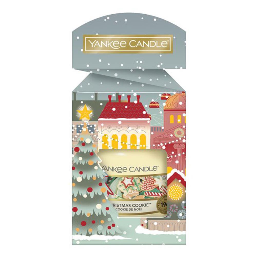 Yankee Candle Small Jar in Gift Wrap Christmas Gift Set Extra Image 1